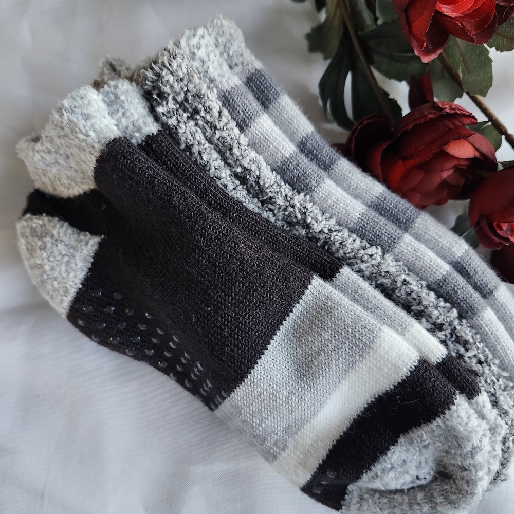 Women's Black and Gray Striped Socks